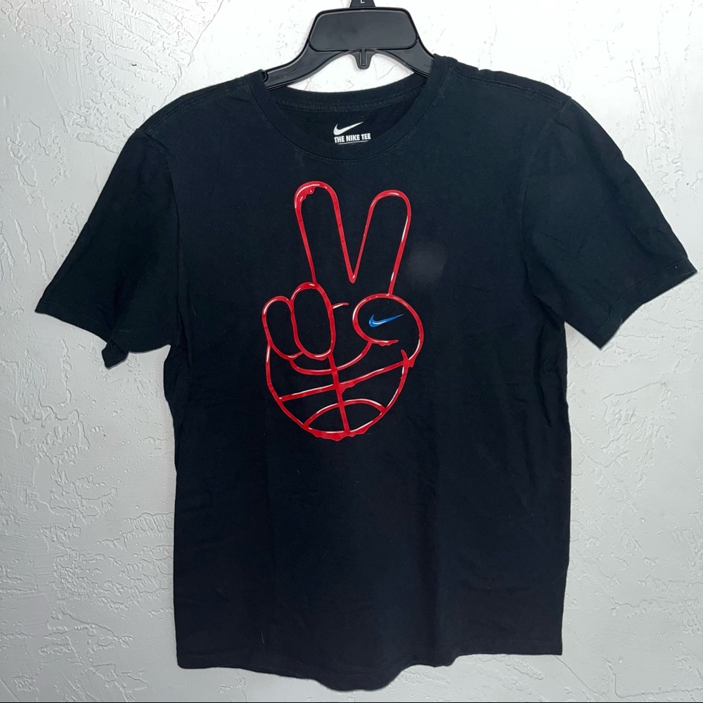 Black Nike T-Shirt Peacesign Basketball